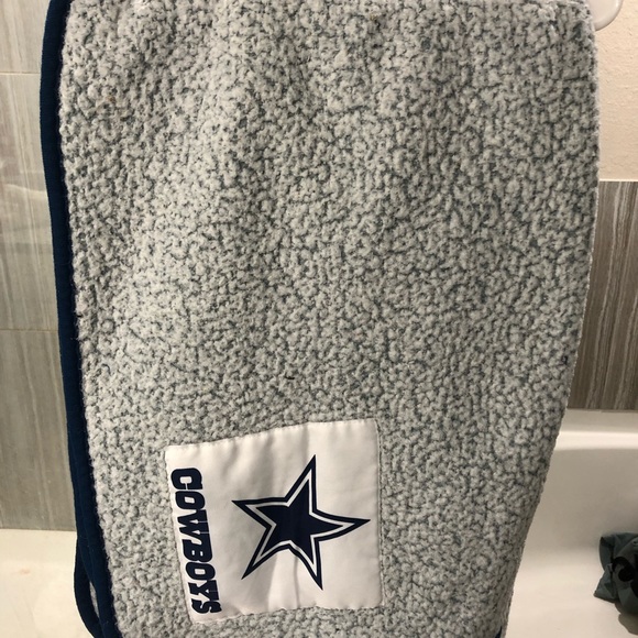 Dallas Cowboys Throw Blanket - Picture 2 of 3